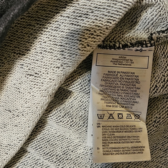 💜Adidas sweater/shirt color gray💕 - Picture 9 of 11